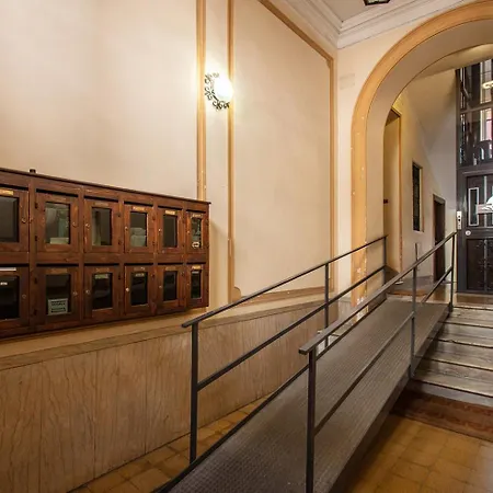 아파트 Monti Quiet And Spacious